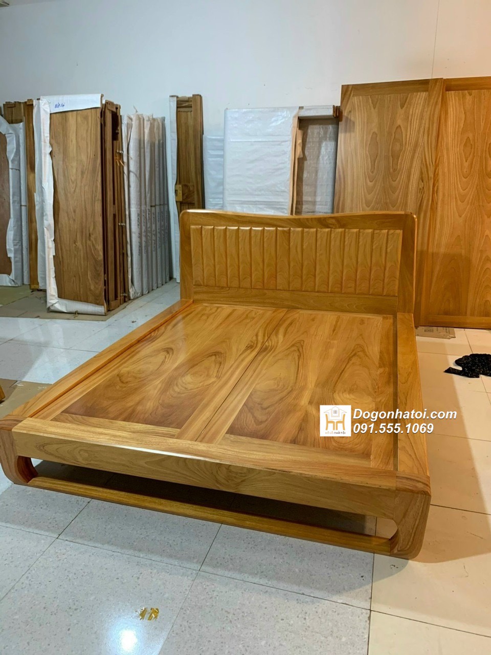Giường ngủ thấp kiểu Nhật gỗ tự nhiên đẹp sang trọng - GN626